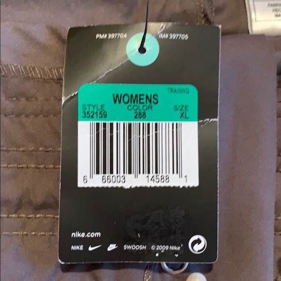 NWT Nike Beyond Bermuda Low-Rise Training Shorts - Picture 5 of 10